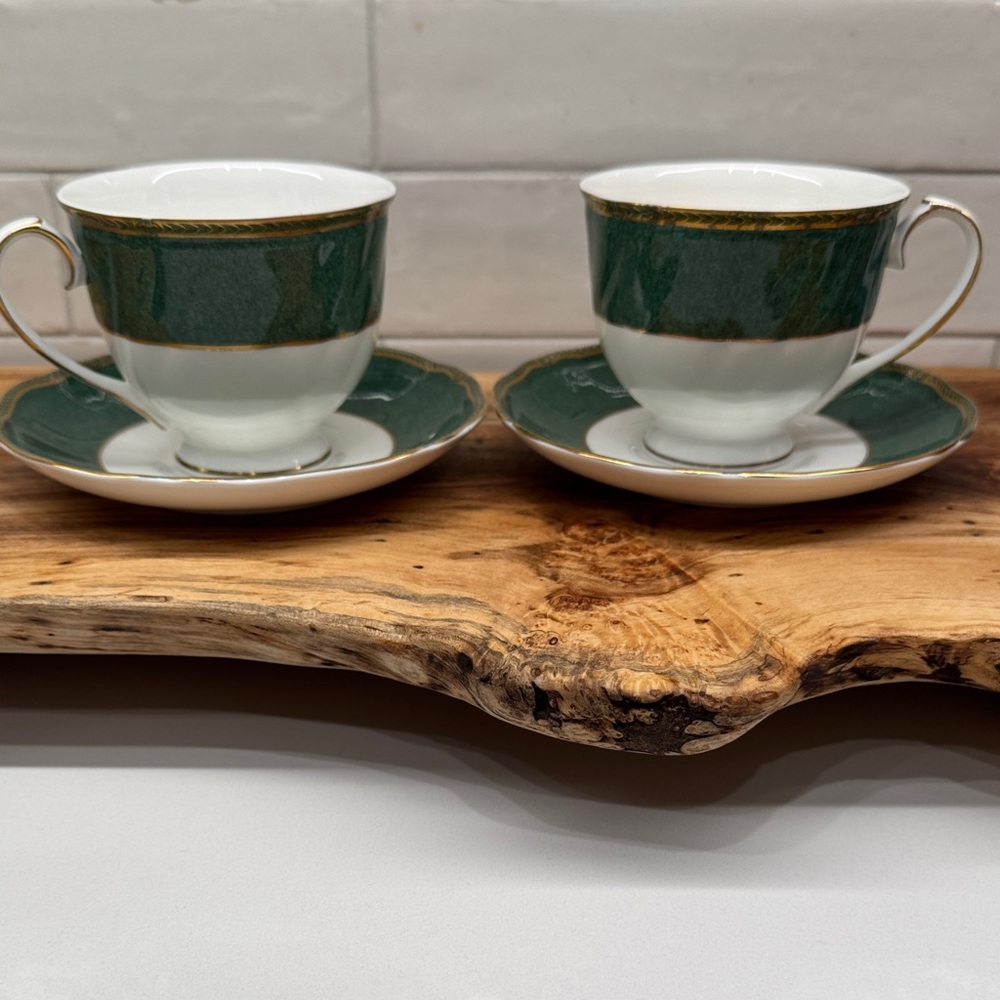 Wedgwood Green and Gold Teacup and Saucer Set